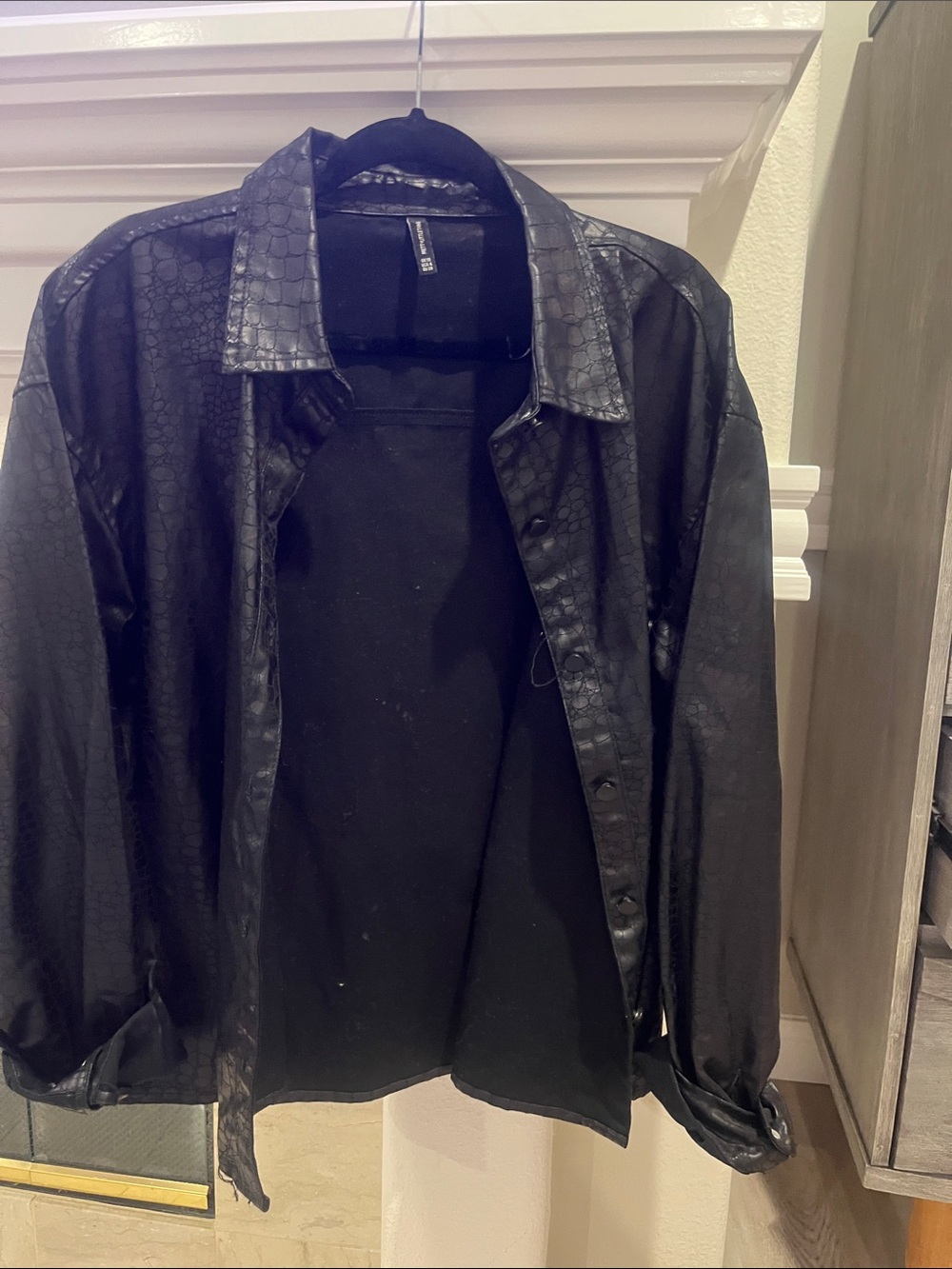 PrettyLittleThing Black Faux Leather Textured Shirt Jacket